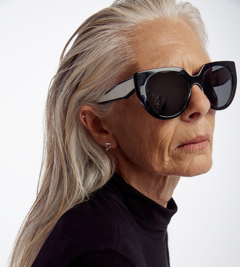 A woman wearing dark Covetear sunglasses